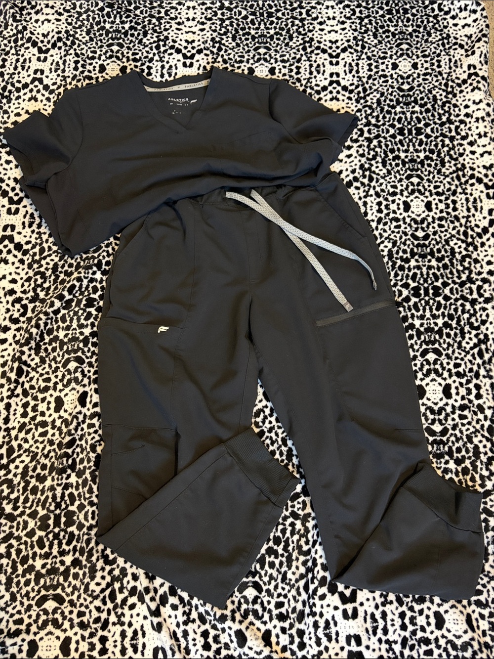Fabletics Women's Black Drawstring Jogger Scrub set